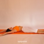 Προκαταρκτική – Πλάγια διάταση  /  Preliminary – Lateral stretch pose 